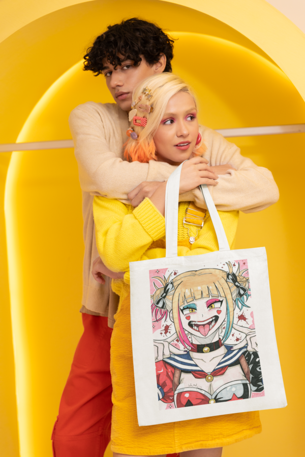 Tote bag manga avec Himiko inspirée d’Harley Quinn, parfait pour les fans de l’univers manga et DC Comics.